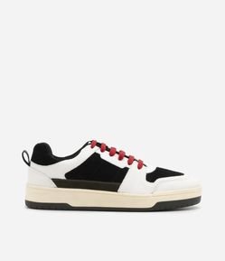 Tênis Street Cano Baixo com Recortes Contrastantes