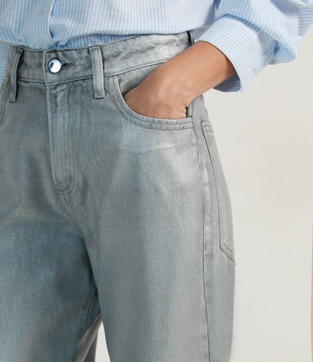 Calça Reta Jeans com Textura Resinada Prata 4