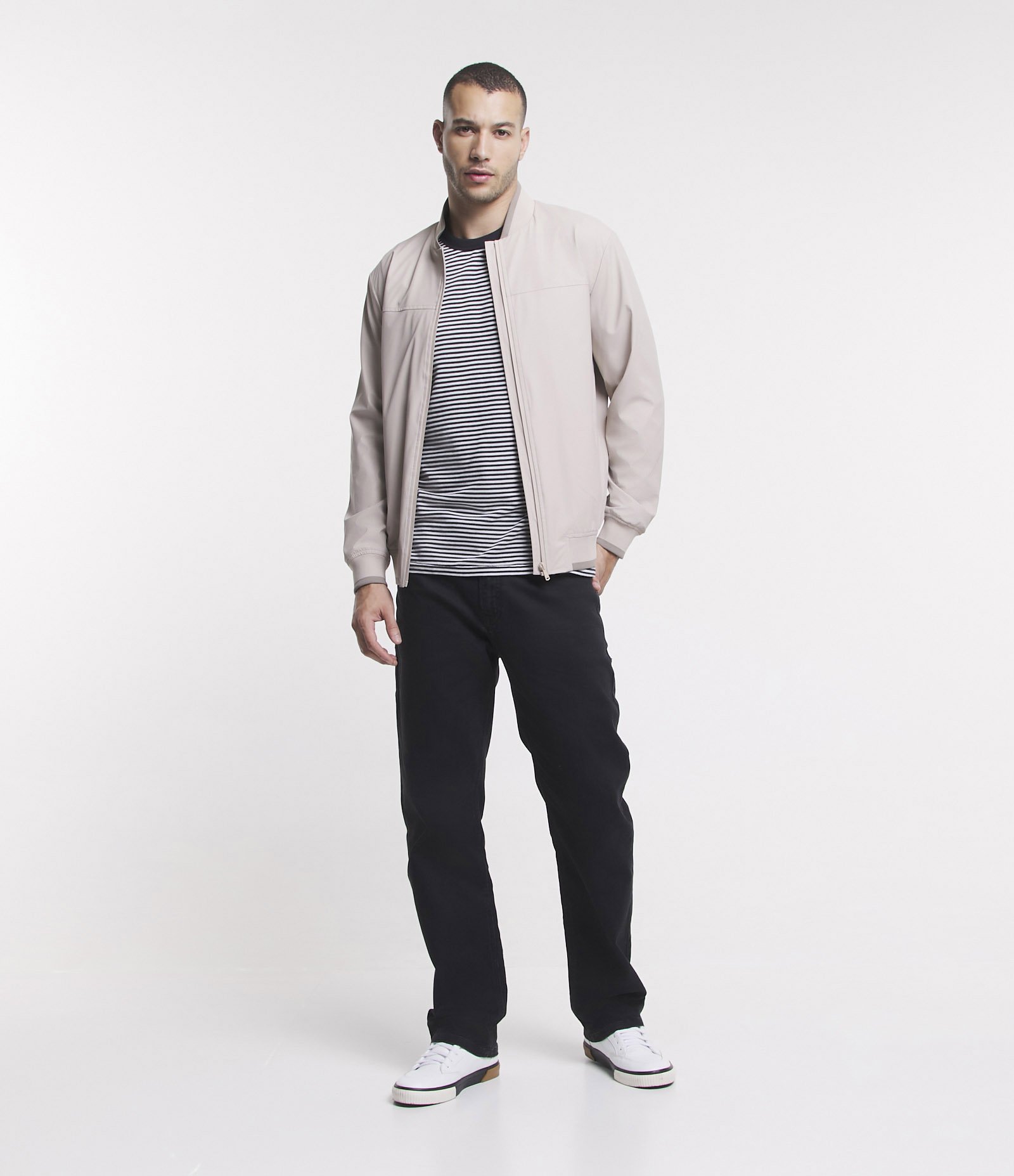 Jaqueta Bomber em Material Emborrachado e Gola Altinha Off White 2