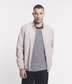 Jaqueta Bomber em Material Emborrachado e Gola Altinha