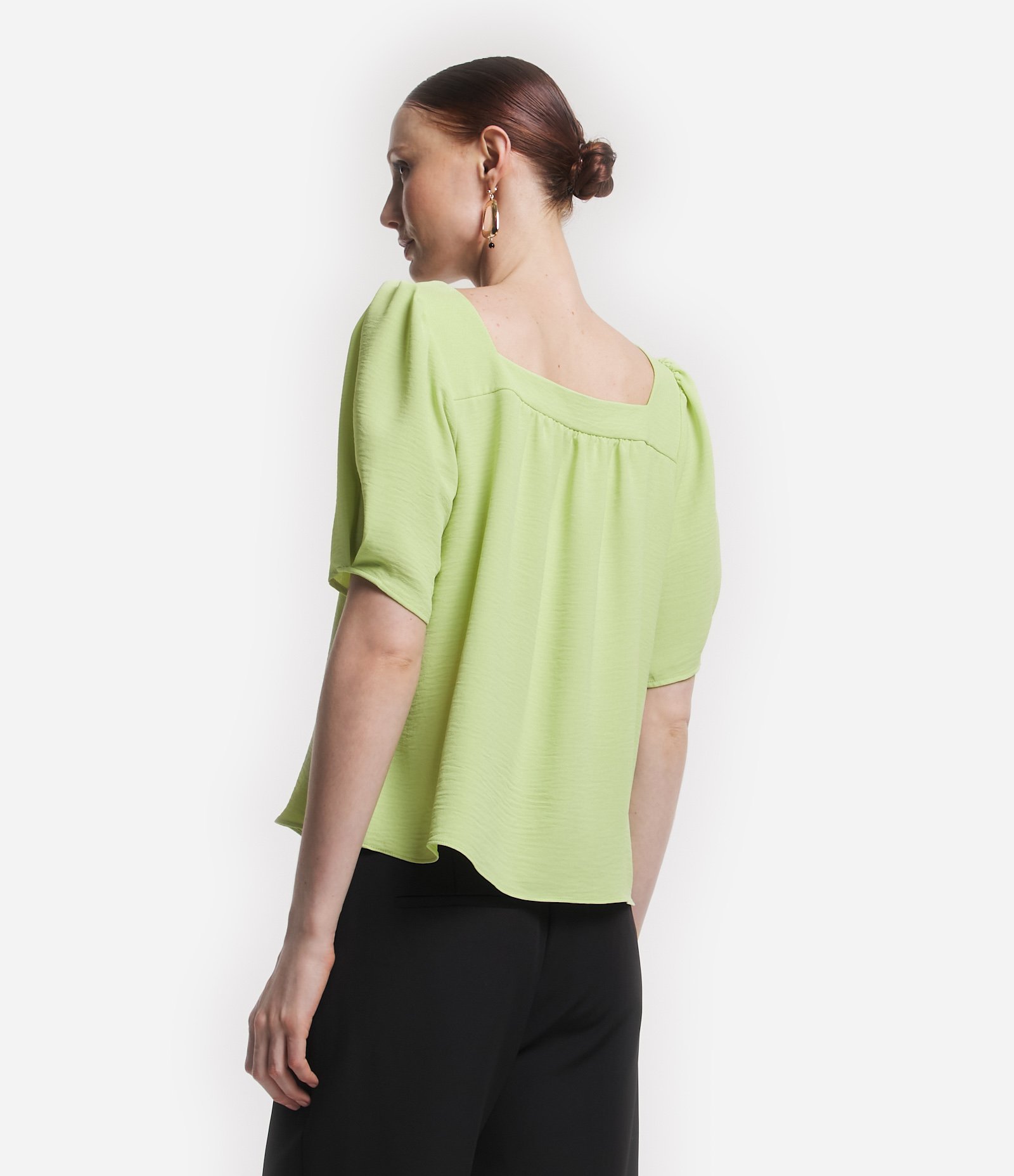 Blusa Texturizada com Decote Quadrado e Mangas Bufantes Verde 5