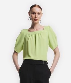 Blusa Texturizada com Decote Quadrado e Mangas Bufantes