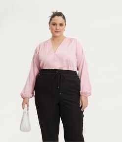 Blusa Acetinada com Transpasse Frontal Curve & Plus Size