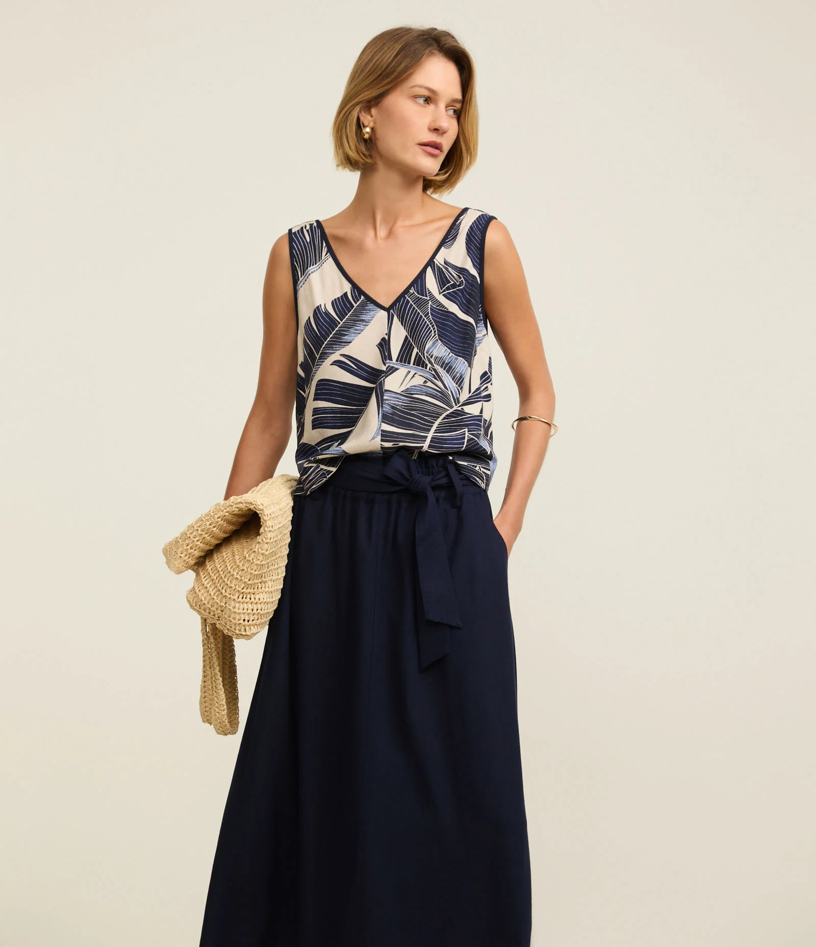 Saia Midi Clochard em Viscolinho com Cinto Faixa Azul Marinho 2