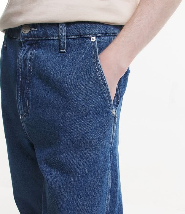 Calça Loose Jeans com Bolsos Faca Azul Médio 4