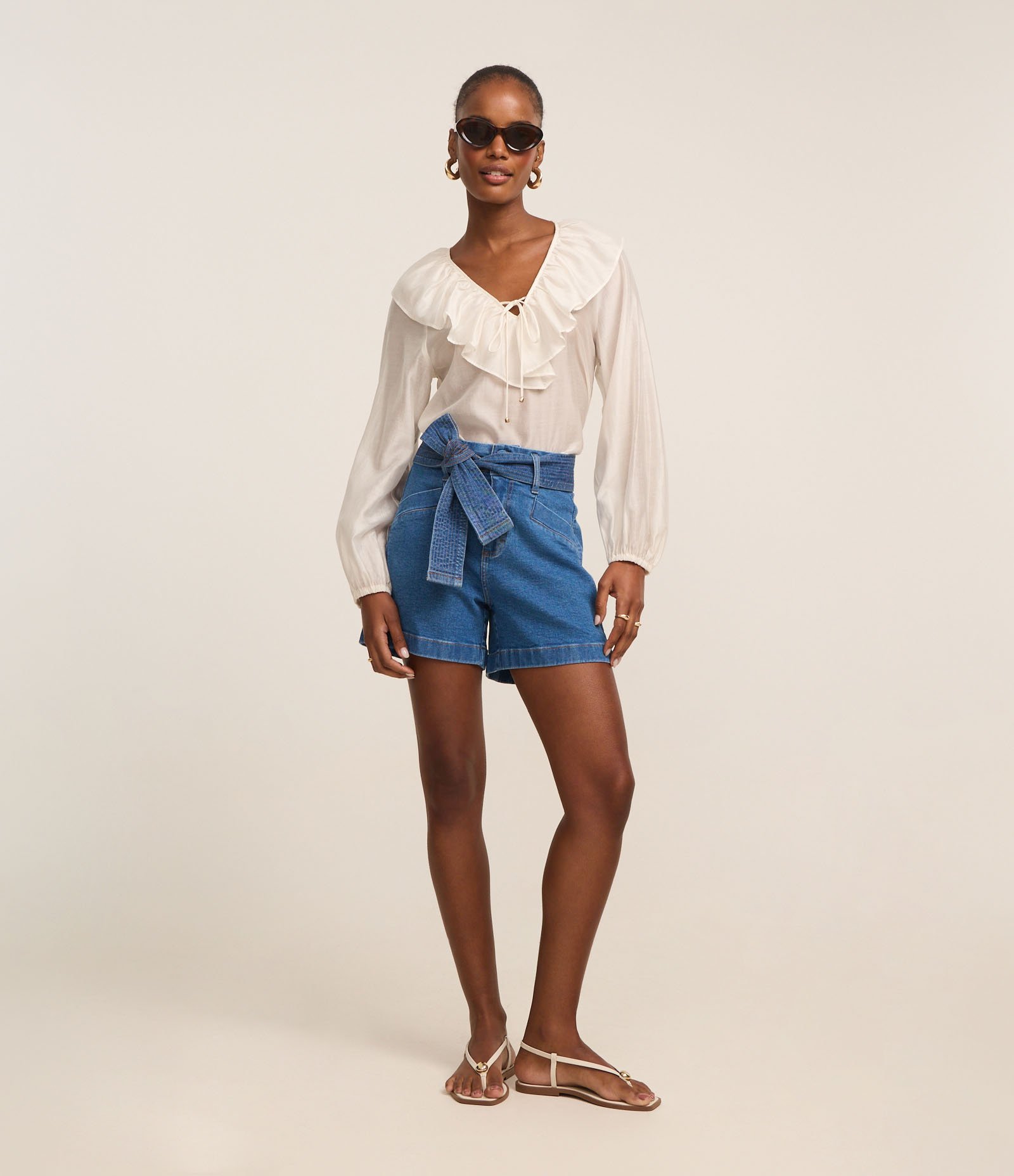 Short Cintura Alta em Jeans com Cinto de Tecido Pespontado Azul 1