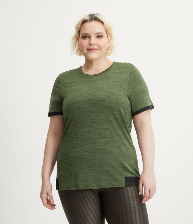 Camiseta Esportiva em Poliamida com Detalhe na Manga Curve & Plus Size