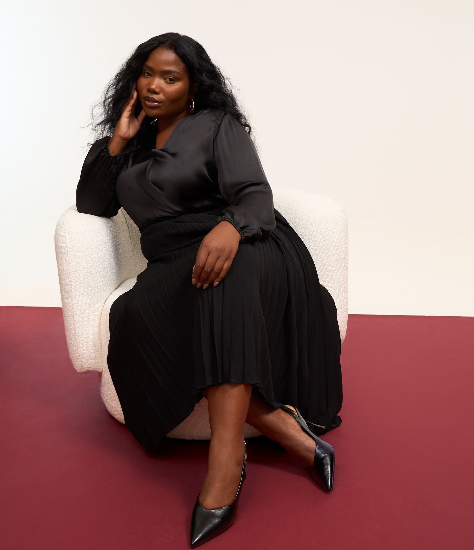 Blusa Acetinada com Transpasse Frontal Curve & Plus Size Preto 1