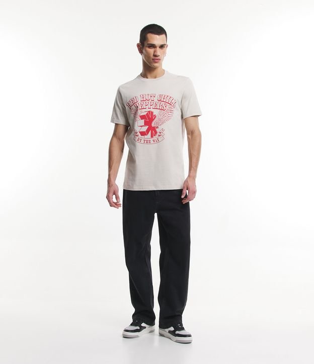 Camiseta Regular com Estampa da Banda Red Hot Chili Peppers Bege 2