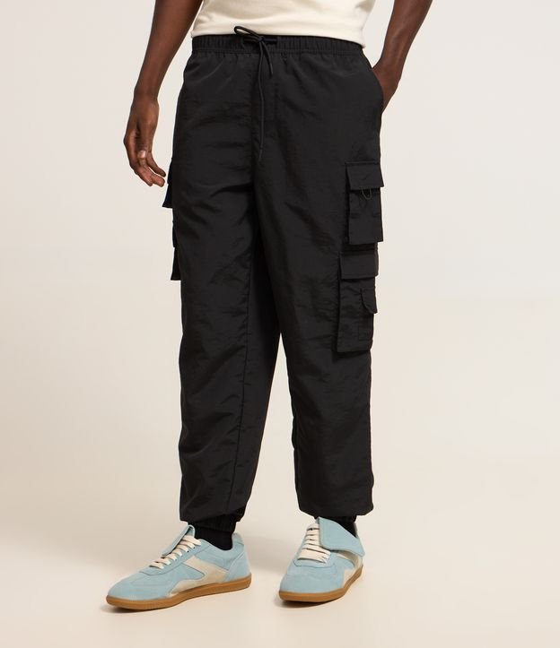 Calça Jogger em Poliamida com 04 Bolsos Laterais