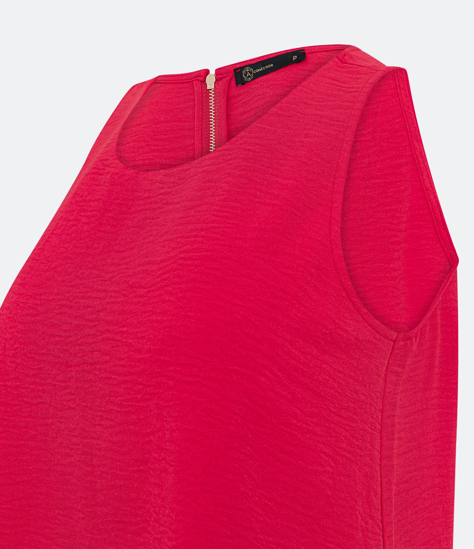 Blusa Airflow Sem Manga com Zíper com Coração no Puxador Vermelho 8
