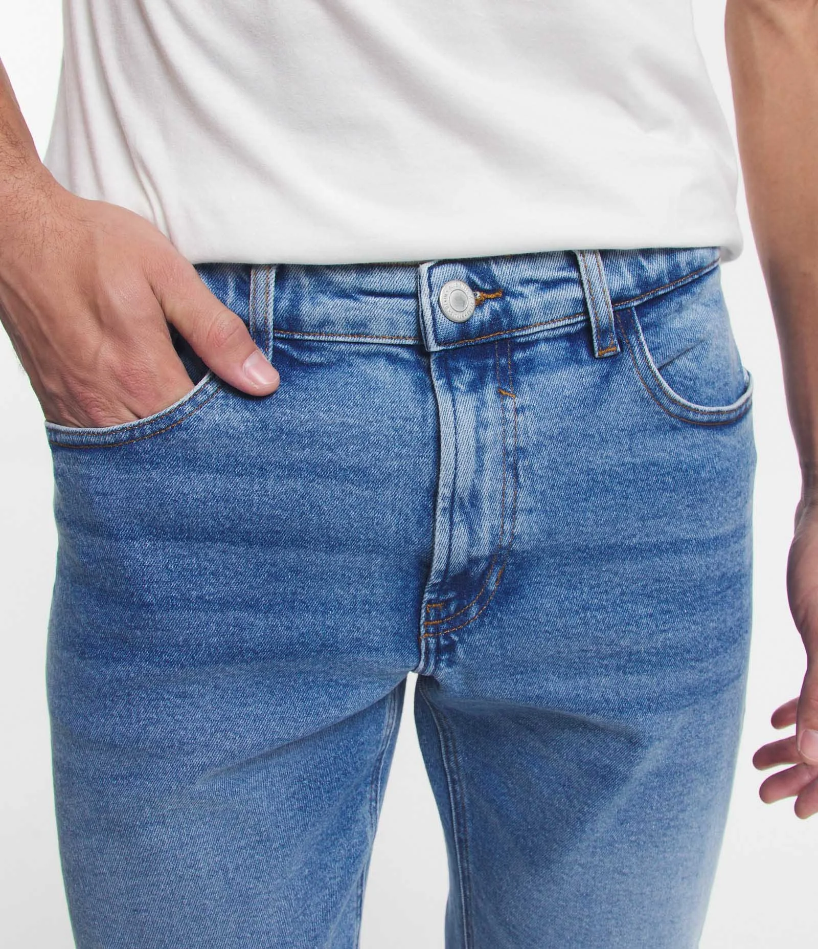 Calça Slim Cropped em Jeans com Efeito Estonado Azul Médio 4