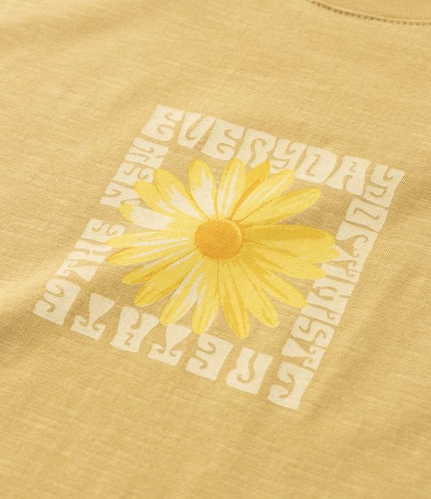 Camiseta Infantil com Estampa Quadrada de Girassol - Tam 5 a 14 Anos Amarelo 3