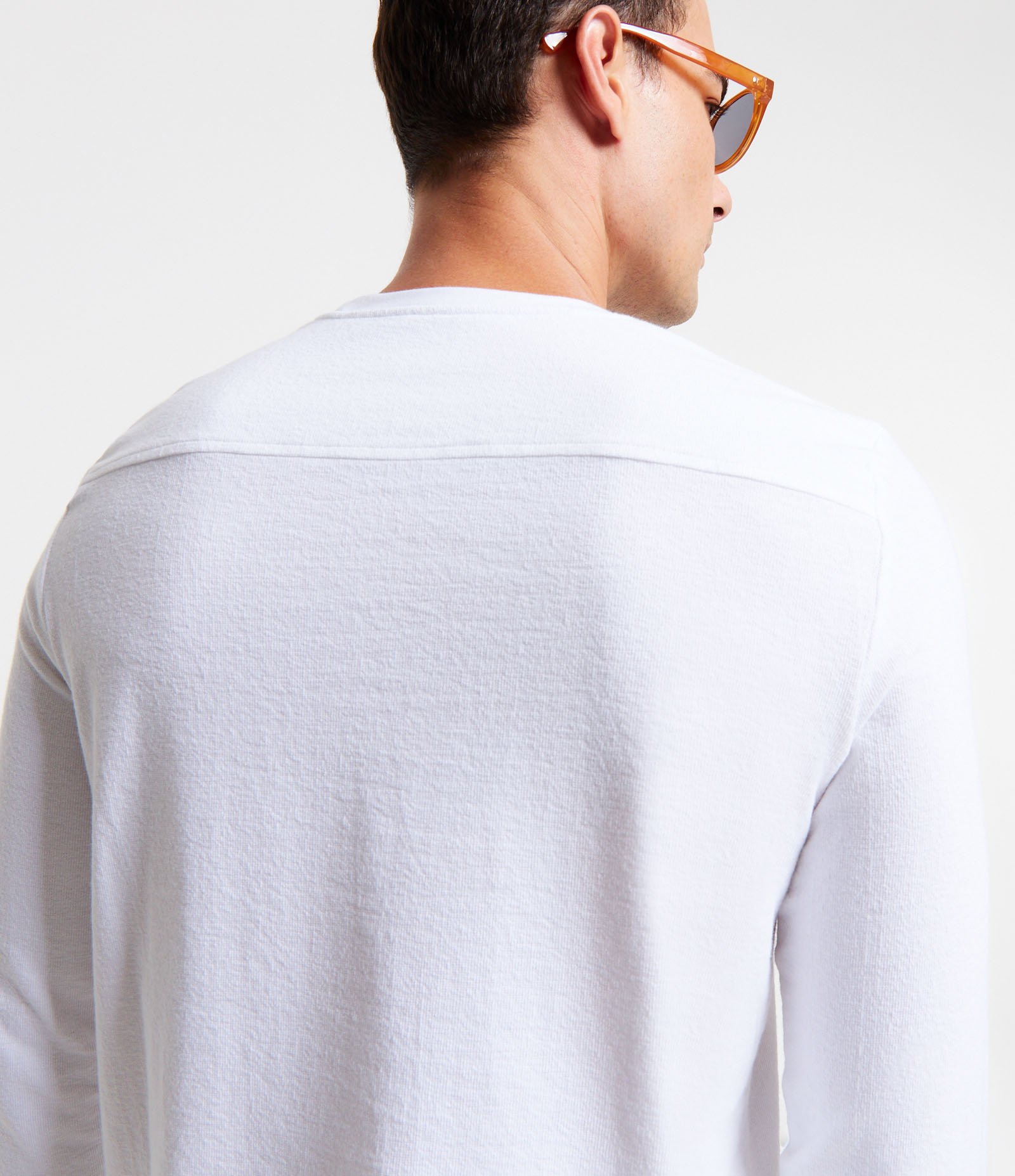 Camiseta em Meia Malha com Textura e Bolso no Peito Branco 6