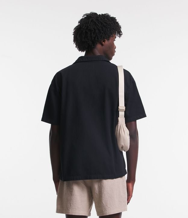 Camisa Boxy em Sarja com Bolso Frontal Preto 3