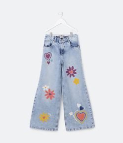 Calça Wide Leg Infantil em Jeans com Silk de Flores e Corações - Tam 5 a 14 Anos
