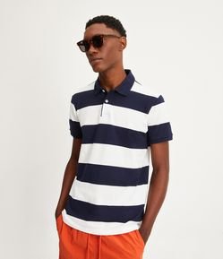 Polo Regular em Meia Malha com Estampa Listrada