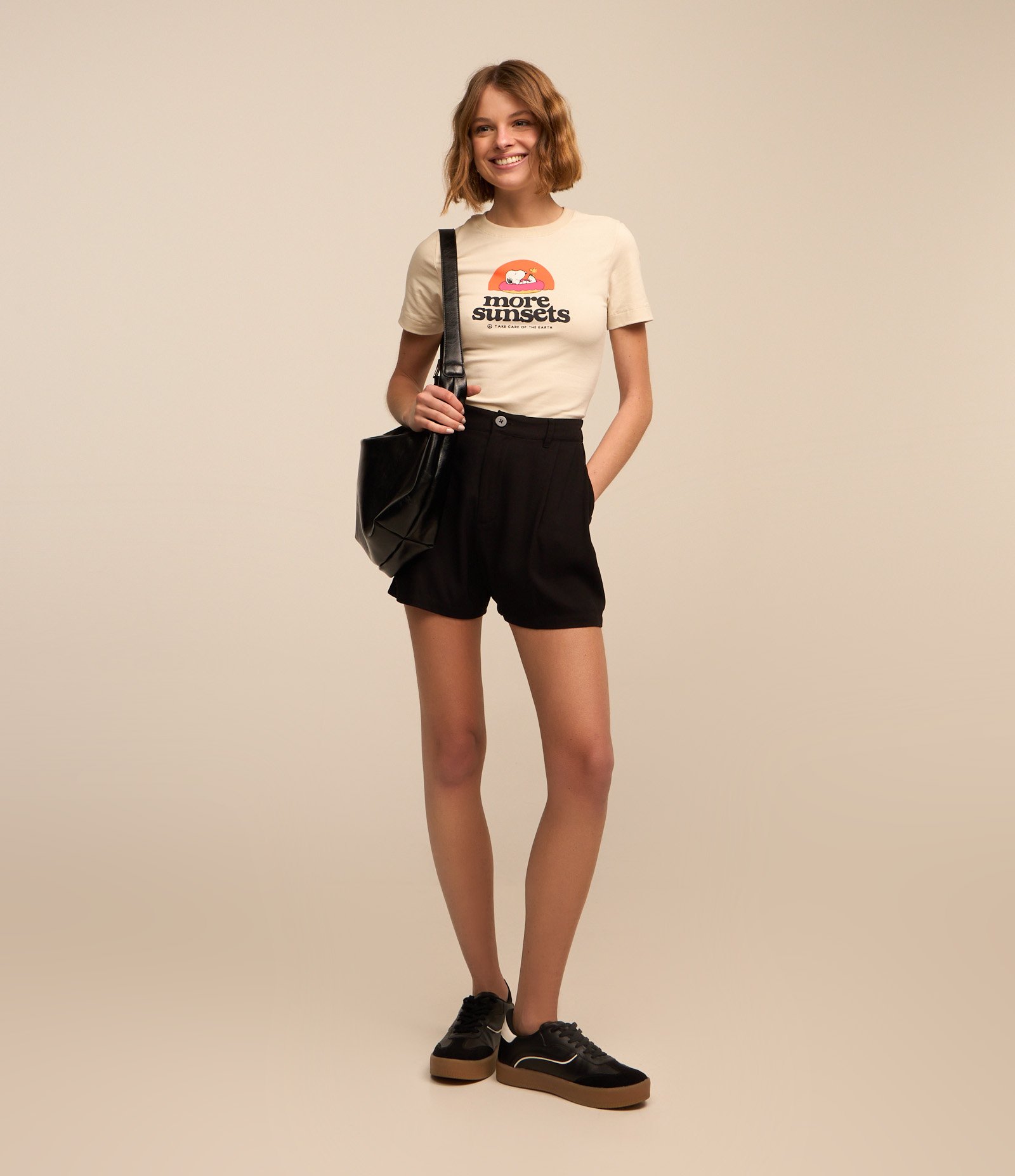 Short Soltinho em Viscose com Textura Maquinetada Preto 1