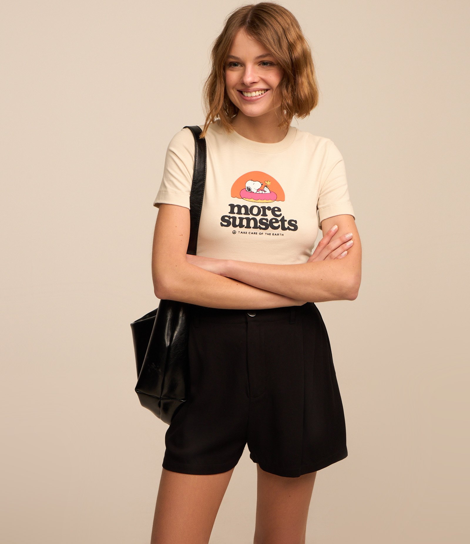 Short Soltinho em Viscose com Textura Maquinetada Preto 2