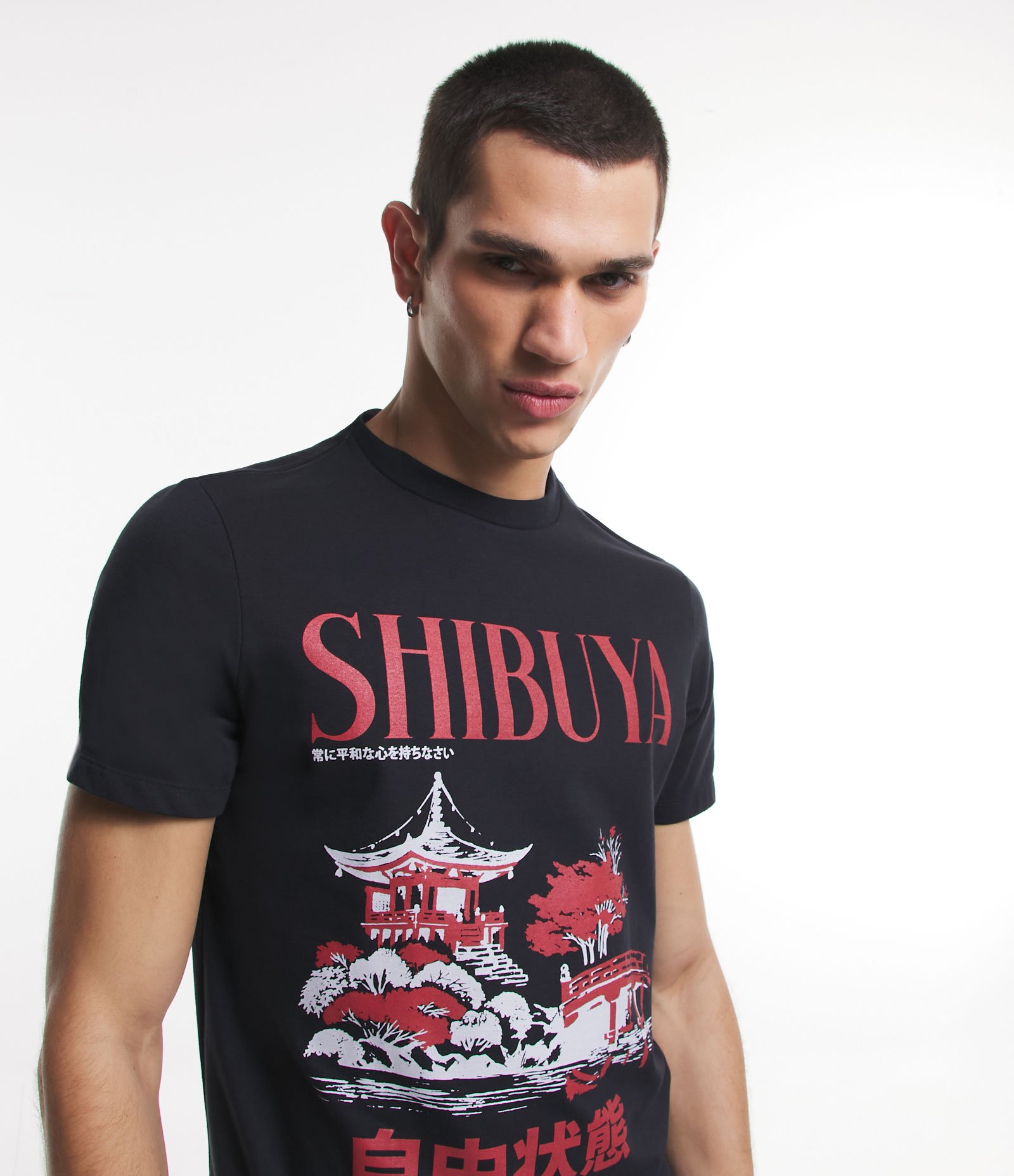 Camiseta Regular com Estampa de Templo Oriental Shibuya e Ideograma Preto 4