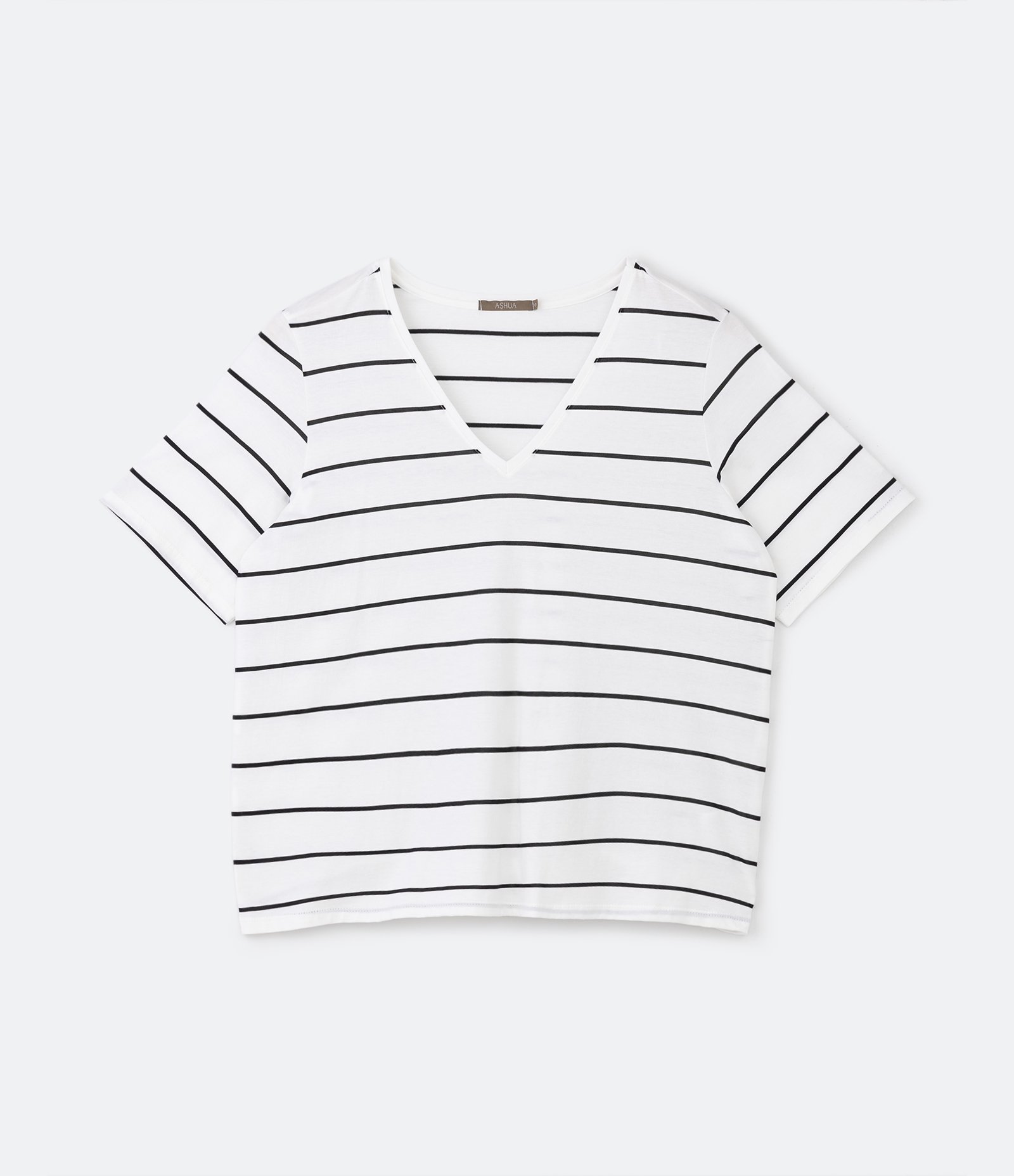 Blusa com Gola V e Estampa Listrada Curve & Plus Size Branco 5