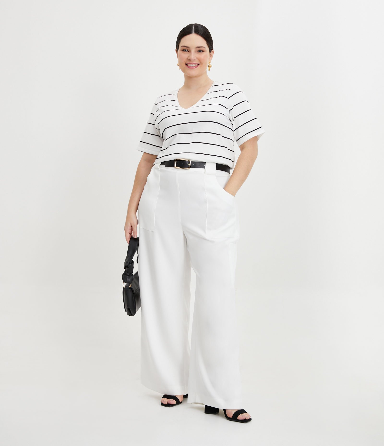 Blusa com Gola V e Estampa Listrada Curve & Plus Size Branco 2
