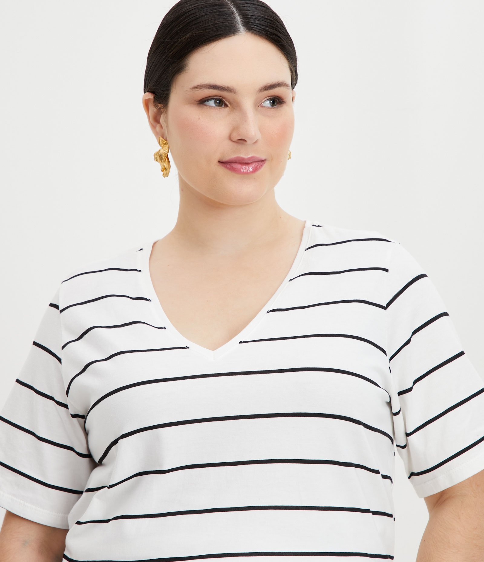 Blusa com Gola V e Estampa Listrada Curve & Plus Size Branco 4