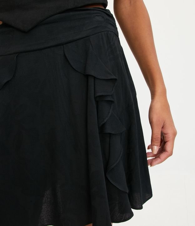 Pollera Corta en Viscosa con Textura Jacquard y Volados Negro 4