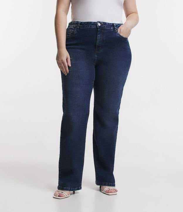 Calça Reta Jeans com Elastano e Regulagem Interna no Cós Curve & Plus Size Azul 2