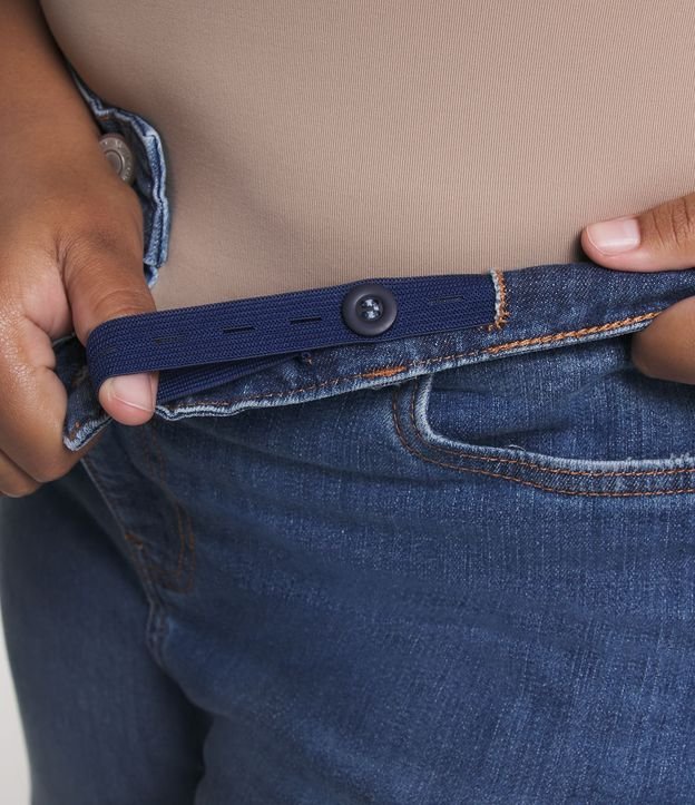Calça Pantacourt em Jeans com Bolsos Curve & Plus Size Azul 5