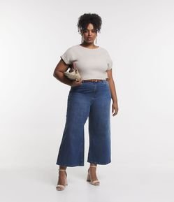 Calça Pantacourt em Jeans com Bolsos Curve & Plus Size