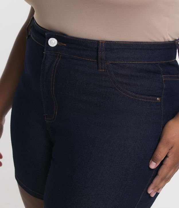 Short Jeans com Elastano e Cós Médio Curve & Plus Size Azul Escuro 4