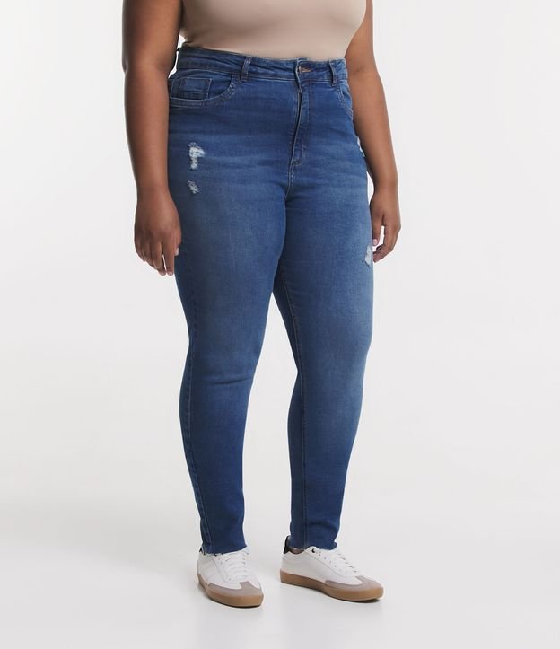 Calça Skinny Jeans com Detalhes Puídos e Barra a Fio Curve & Plus Size Azul 2