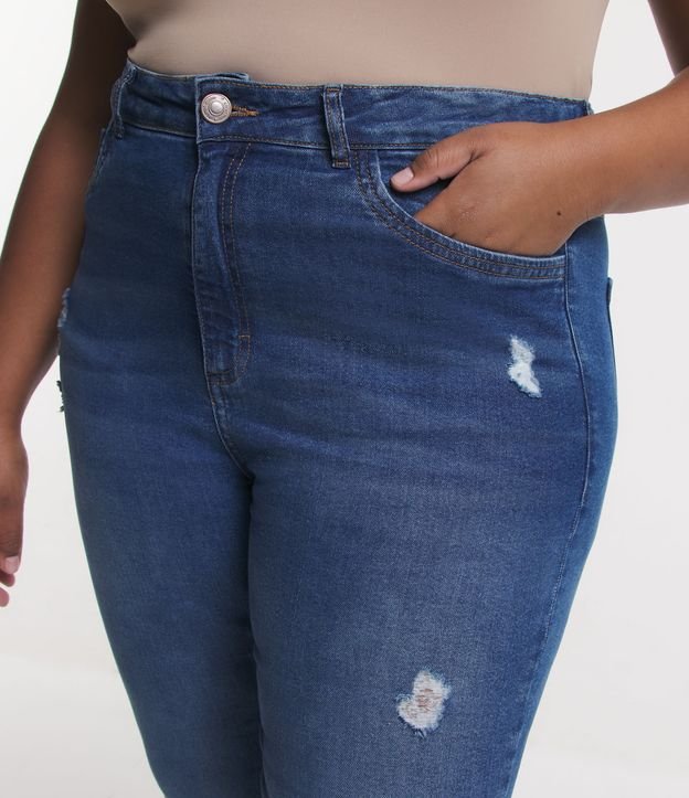 Calça Skinny Jeans com Detalhes Puídos e Barra a Fio Curve & Plus Size Azul 4
