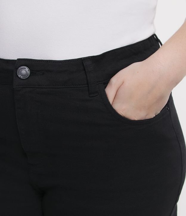 Short Hot Pants em Sarja com Barra Dobrada Curve & Plus Size Preto 5