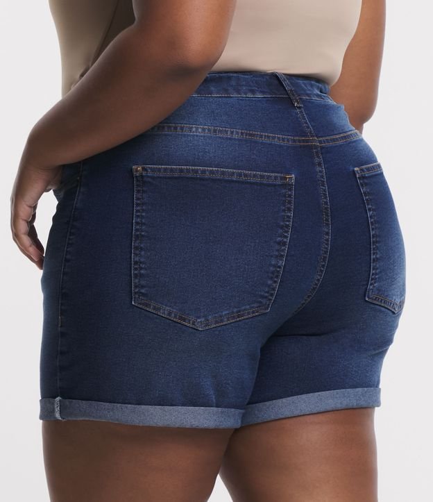 Short Hot Pants Jeans com Barra Dobrada Curve  & Plus Size Azul Escuro 3