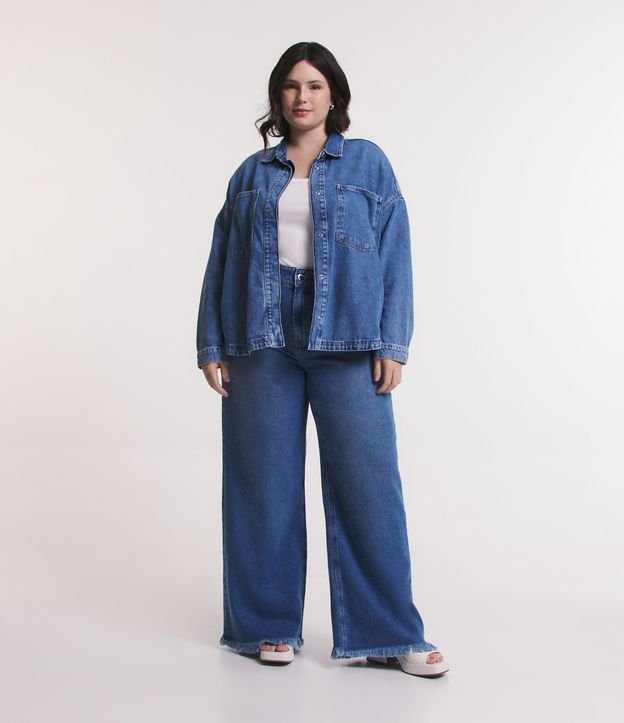 Jaqueta Jeans com Bolsos Grandes e Fendas Laterais Curve & Plus Size Azul 2