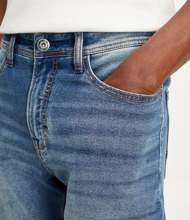 Calça Reta Jeans com Elastano e Pesponto Contrastante Azul Médio 4