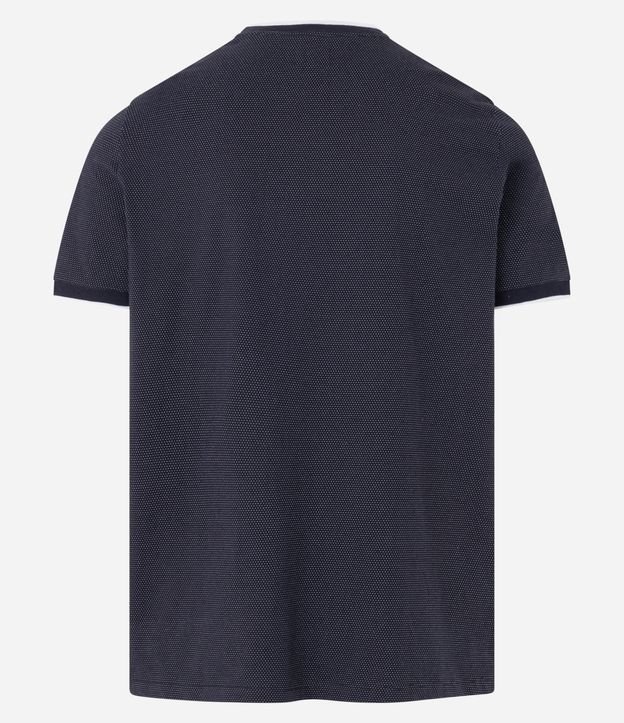 Camiseta Regular em Meia Malha Texturiza com Detalhes Contrastantes