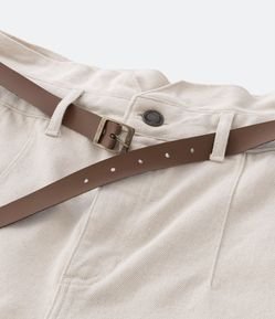 Bermuda em Sarja com Cinto Fivela e Bolsos Curve & Plus Size