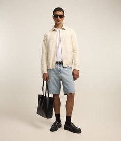 Bermuda Reta Jeans com Pesponto Contrastante e Barra Dobrada