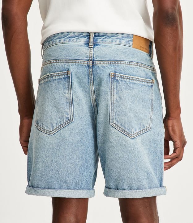 Bermuda Reta Jeans com Pesponto Contrastante e Barra Dobrada Azul Claro 3