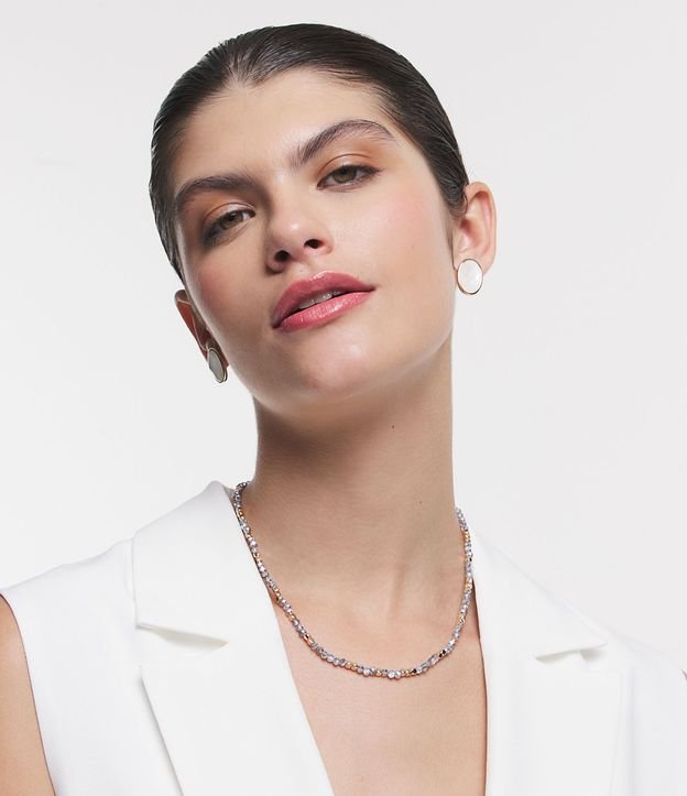 Conjunto de Brinco e Colar com Detalhes Diferenciados