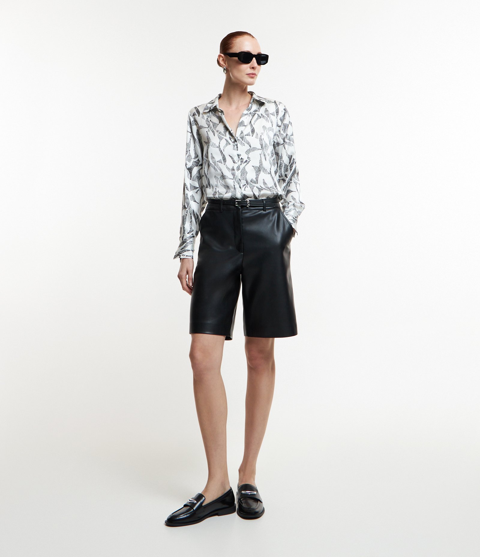Camisa em Tecido Acetinado com Estampa Abstrata Branco 2