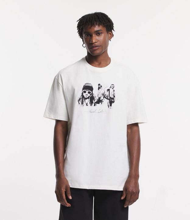Camiseta Relaxed com Estampa do Cantor Kurt Cobain - Cor: Off White - Tamanho: G3
