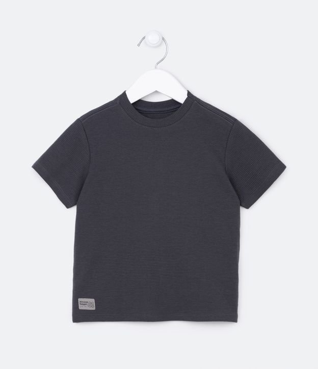 Camiseta Infantil com Textura em Listrinhas e Etiqueta Aplicada - Tam 1 a 5 Anos
