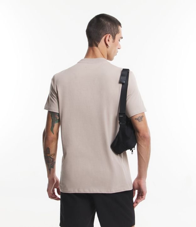Camiseta Regular em Meia Malha com Etiqueta Frontal Reload Cinza 3