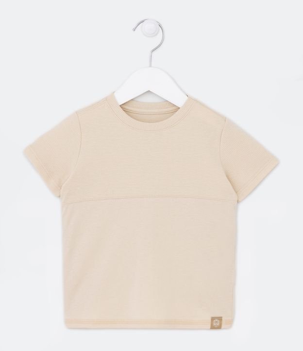 Camiseta Infantil com Recorte Texturizado e Etiqueta Aplicada na Barra - Tam 1 a 5 Anos Bege 1