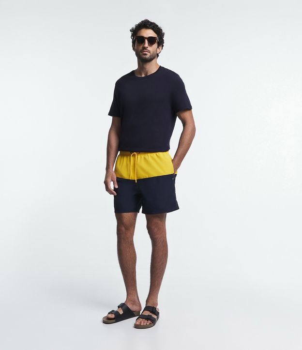 Bermuda de Banho em Microfibra com Blocos de Cor