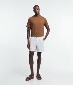 Bermuda em Microfibra com Botão e Bolsos